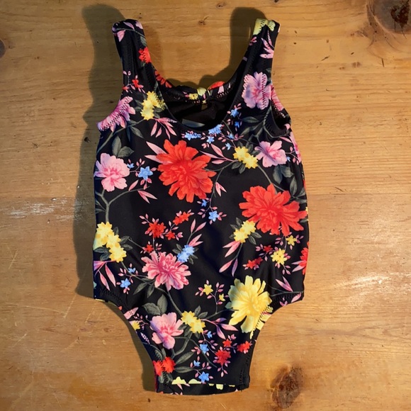 2 Old Navy Swimsuits - Picture 4 of 9